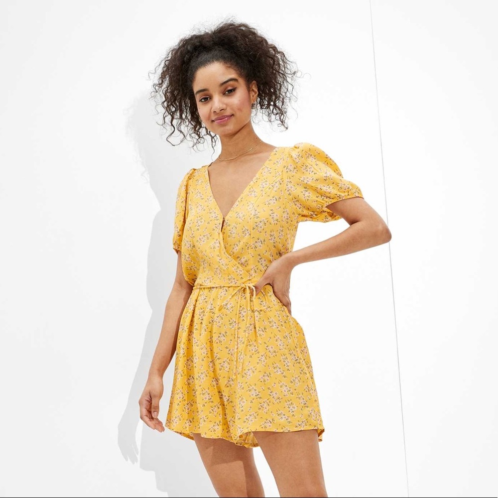 NWT American Eagle Yellow Floral Tie Waist Romper